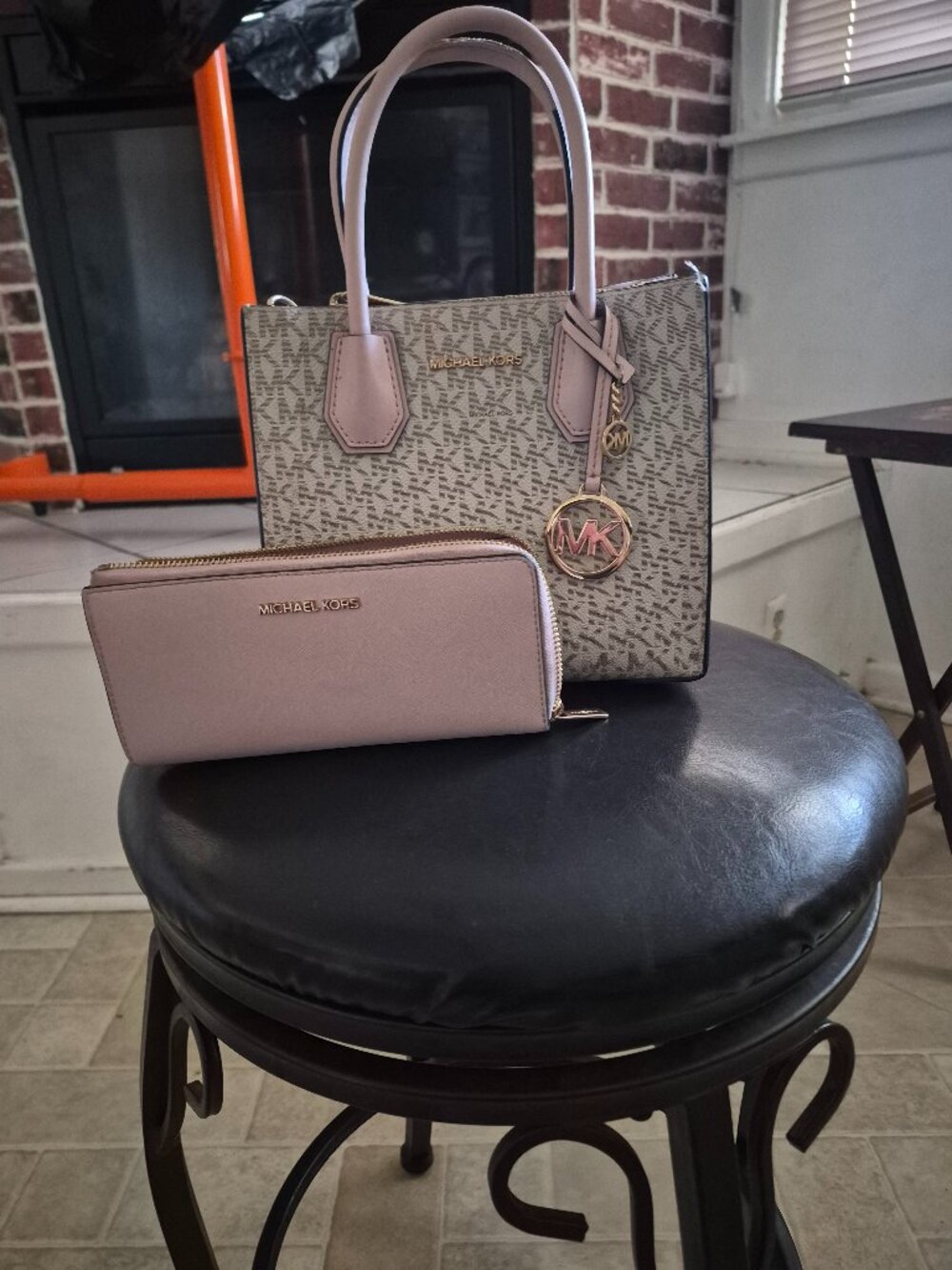 MK purse w wallet